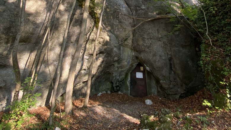 The entrance to the Merkensteiner Höhle is now closed by an iron door, © ARDIG The entrance to the Merkensteiner Höhle is now closed by an iron door, © ARDIG