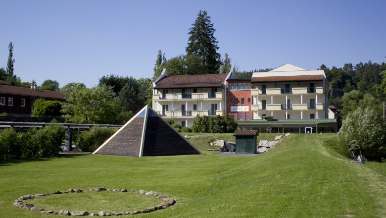 Energy pyramid and archangel stone circle, © Hotel-Restaurant Liebnitzmuehle GmbH & Co KG Energy pyramid and archangel stone circle, © Hotel-Restaurant Liebnitzmuehle GmbH & Co KG