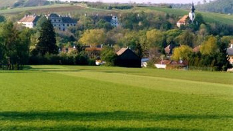 Ladendorf, © Gemeinde Ladendorf Green meadows with village and church in the background.