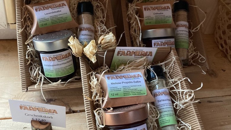 farmeria-gift-basket-with-business-card, © Wienerwald Tourismus farmeria-gift-basket-with-business-card, © Wienerwald Tourismus