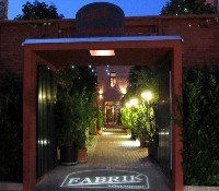 Courtyard entrance, © Braugasthof Fabrik Entrance to an inner courtyard with illuminated path and plants.