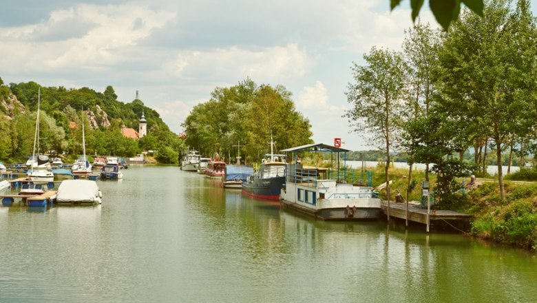 Marbach harbor, © Klaus Engelmayer Boats in Marbach harbor on a cloudy day.