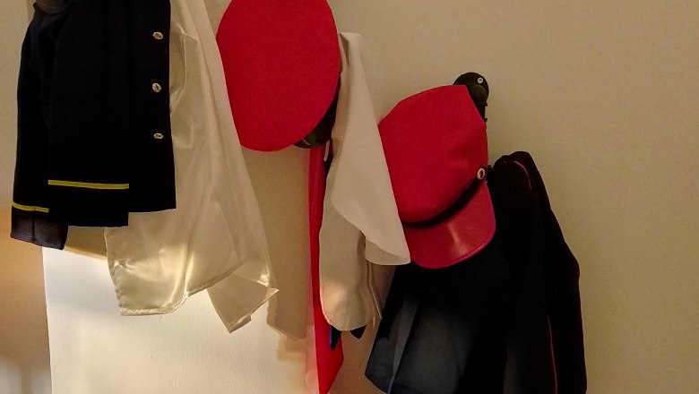 Adventure vacation for railroad enthusiasts, © Bernhard Kaar Uniform parts and caps hung on a wall.