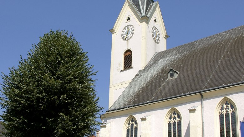 St. Laurenz parish church, © Ing. Alfred Pohl St. Laurenz parish church with tower and clock against a blue sky.