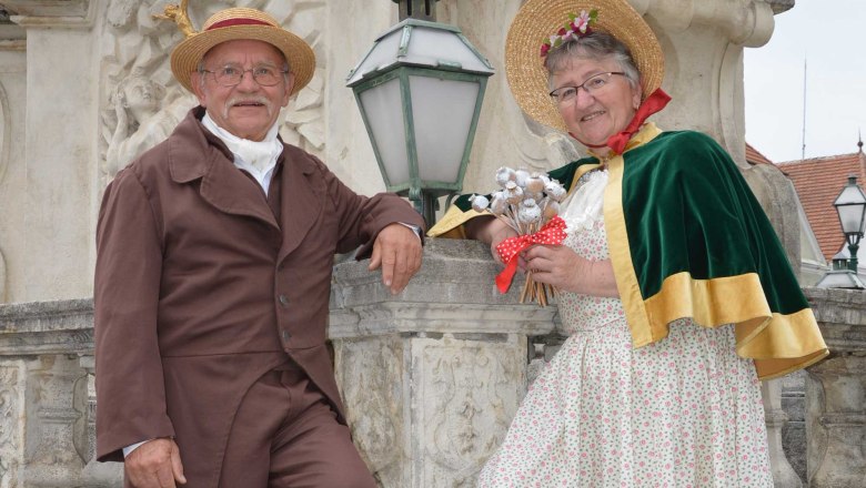 Humorous journey through time in historical garb, Zwettler Biedermeier couple, © Stadtgemeinde Zwettl Humorous journey through time in historical garb, Zwettler Biedermeier couple, © Stadtgemeinde Zwettl