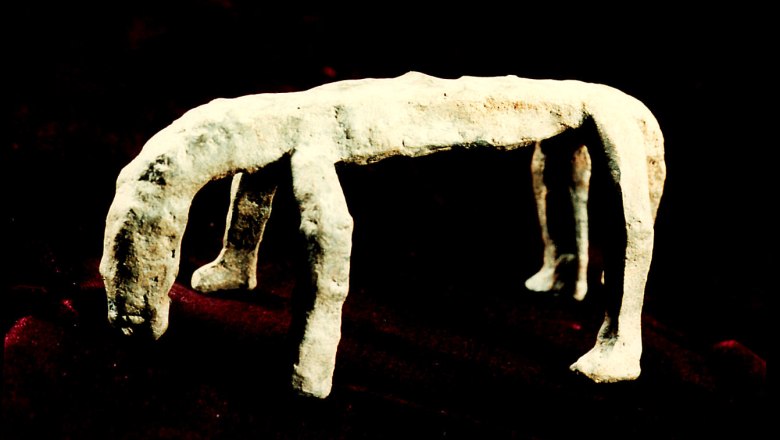 Mannersdorf town museum, find from Mannersdorf, © Kultur- und Museumsverein Mannersdorf am Lgb. Archaeological find from Mannersdorf depicting an animal.