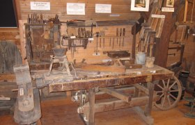 Niederleis local history museum, © Heimatmuseum Niederleis Old carpentry tools on display in a museum.