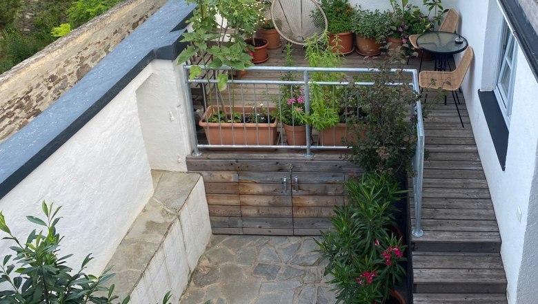 Inner courtyard - seating area, © kremsoase Inner courtyard - seating area, © kremsoase