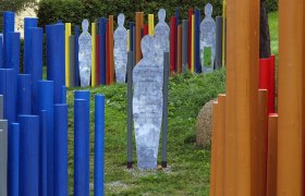 Garden of human rights, © Tourismusverein Moorbad Harbach, Hnilicka Colorful steles and figures in the Garden of Human Rights.