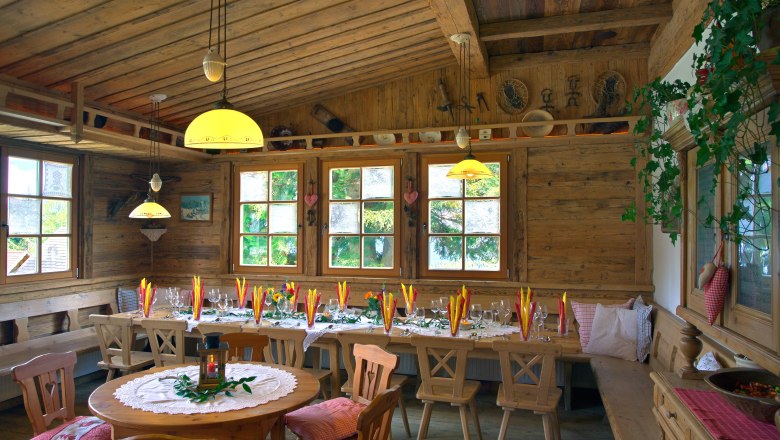 Mountain inn Moenichkirchner Schwaig, © Berggasthof Mönichkirchner Schwaig, Foto Barbara Raml Cozy dining room with wooden furniture and decorated table.