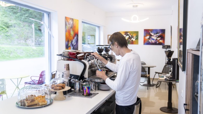 Coffee hall Semmering, © wieneralpen_herbst Barista prepares coffee in a modern café.