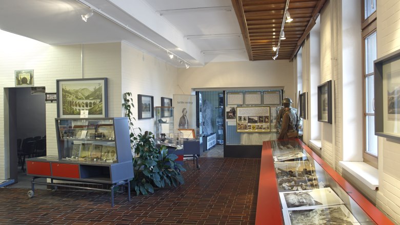 World Heritage Information Center at Semmering train station, © Wiener Alpen, Foto: Bene Croy Interior view of the World Heritage Information Center at Semmering railroad station with exhibits and information boards.
