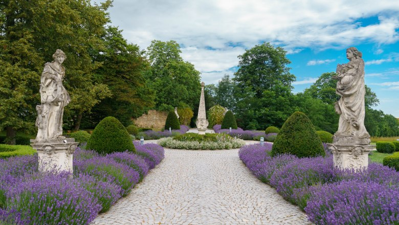 Altenburg Abbey, © Martina Draper Garden with lavender, statues and obelisk at Altenburg Abbey.
