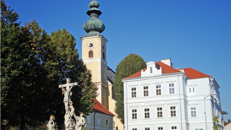 Gaweinstal church, © Gemeinde Gaweinstal Church with onion dome and parish office in Gaweinstal, Austria.