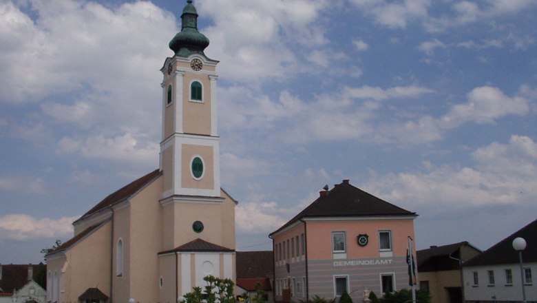Municipality of Eisgarn, © Gemeinde Eisgarn Church and municipal office in Eisgarn, Austria.