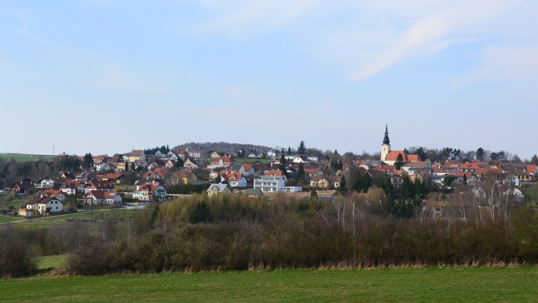Municipality of Gföhl, © Stadtgemeinde Gföhl Panorama of the municipality of Gföhl with church and houses on a hill.