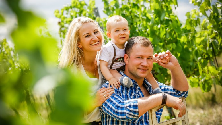 The Dungel family in the vineyard, © C. Husar The Dungel family in the vineyard, © C. Husar