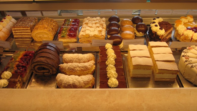 Pastry display case, © Mehlspeisenvitrine, © Bäckerei-Konditorei Pilz, Katrin Pilz Pastry display case, © Mehlspeisenvitrine, © Bäckerei-Konditorei Pilz, Katrin Pilz