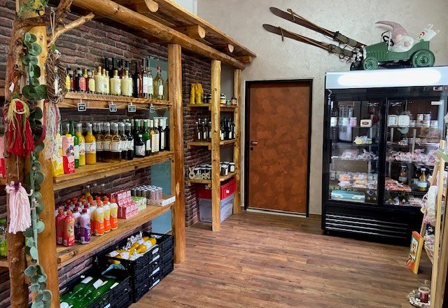 Farm store, © Wiener Alpen Interior view of a farm store with shelves full of drinks and a fridge with food.