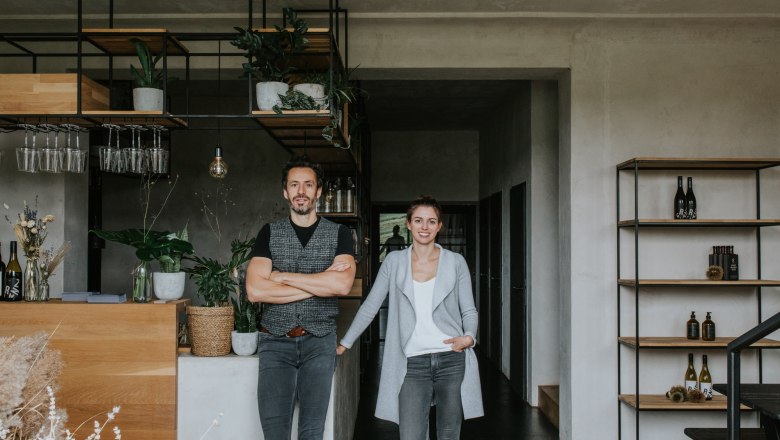 Florian Mainx and Lisi Umathum, © Studio Sichtfeld / Bianca Hochenauer / Karin Belay Florian Mainx and Lisi Umathum in the restaurant