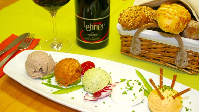 Wine tavern snack Weingut & Heuriger Lehner, © Weingut & Heuriger Lehner Wine tavern snack Weingut & Heuriger Lehner, © Weingut & Heuriger Lehner