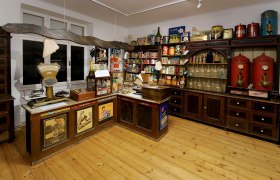 Waidhofen an der Thaya town museum, © Stadtmuseum Waidhofen an der Thaya Historic corner store in the Waidhofen an der Thaya town museum.