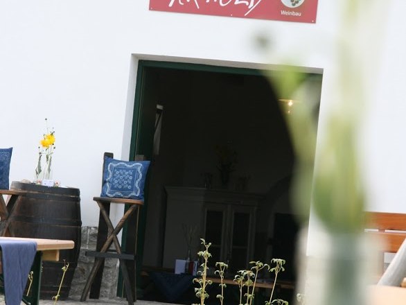 Arthold Keller, © Kowanz Entrance to a wine cellar with sign 'Arthold'.