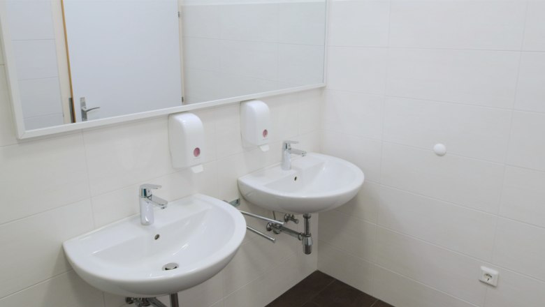 Bathroom Guest room, © GasthausSchmidtmayer Bathroom Guest room, © GasthausSchmidtmayer