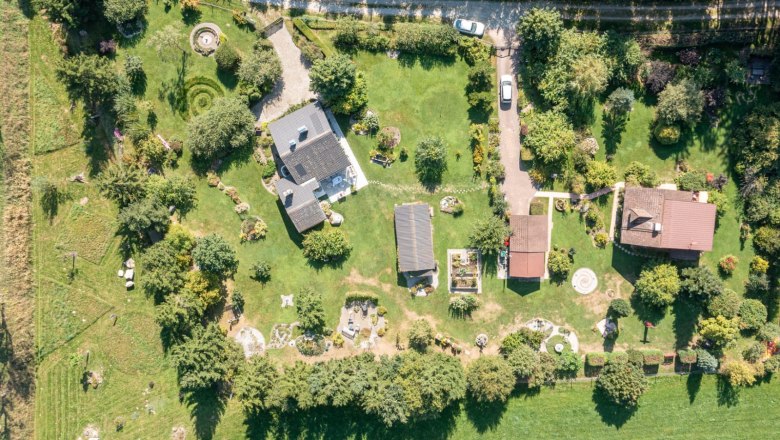 Bird's eye view, © Dagmar Scheucher Aerial view of a garden with several buildings and trees.