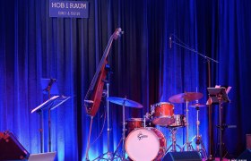 HOB i RAUM stage shortly before the concert begins, © HOB i RAUM HOB i RAUM stage shortly before the concert begins, © HOB i RAUM