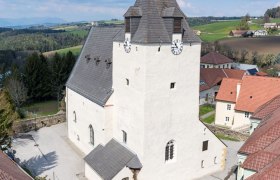 Fortified church Lichtenegg, © Walter Strobl, www.audivision.at Lichtenegg fortified church with massive clock tower and surrounding buildings.