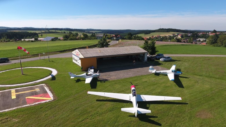 Gliding club Ottenschlag01, © Union Segelfliegergruppe Ottenschlag Landscape with airfield, gliders and windsock.