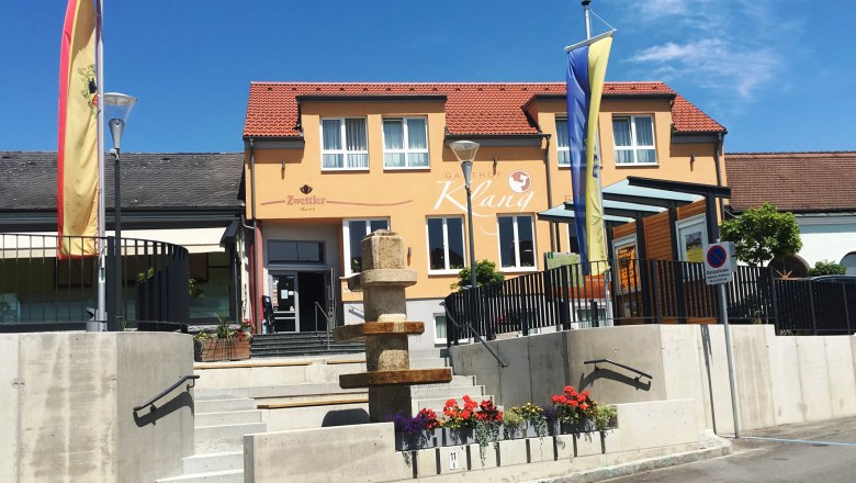 Echsenbach market square with Gasthof Klang in the background, © Marktgemeinde Echsenbach Echsenbach market square with Gasthof Klang in the background, © Marktgemeinde Echsenbach