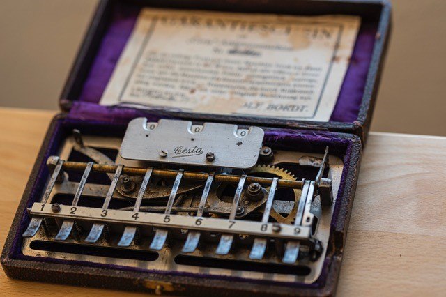 Mechanical pocket calculator, © Reinhold Weikertschläger Mechanical pocket calculator, © Reinhold Weikertschläger