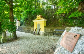 Market town of Staatz, © Semrad Calvary in Staatz with yellow chapels and memorial plaque.