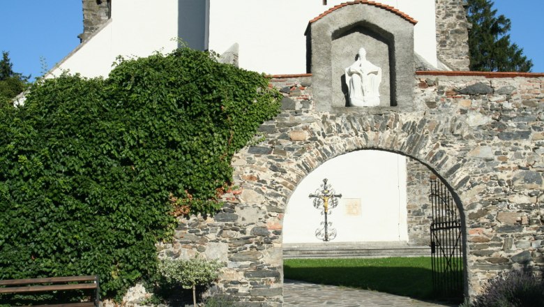 Church wall, © Elisa Besenbeck Church wall, © Elisa Besenbeck