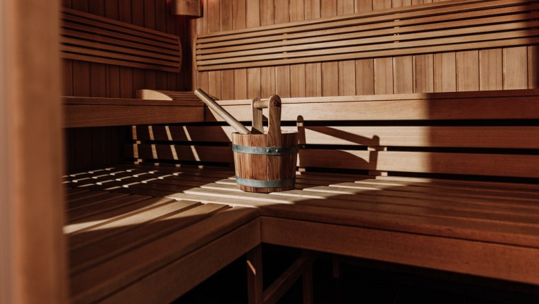 Sauna HEINhotel vienna airport, © HEINhotel vienna airport Sauna, Sauna bucket, HEINhotel vienna airport