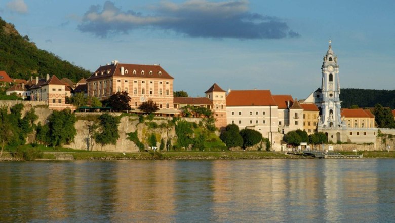 Exterior view of Dürnstein and castle, © Semrad View of Dürnstein with castle and church on the Danube.