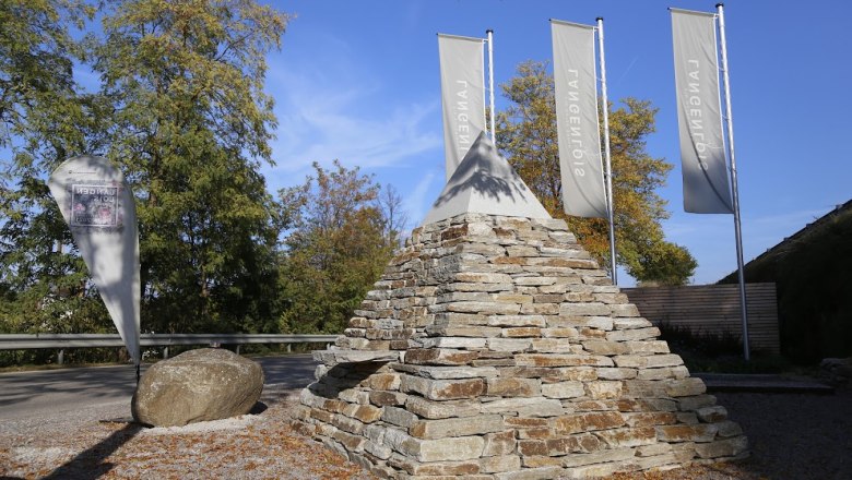 Natural stone pyramids, © Freunde der Gartenbauschule Langenlois Natural stone pyramids, © Freunde der Gartenbauschule Langenlois