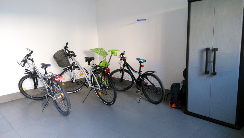 Lockable storage room for bicycles, © Martina Bachzelt Lockable storage room for bicycles, © Martina Bachzelt
