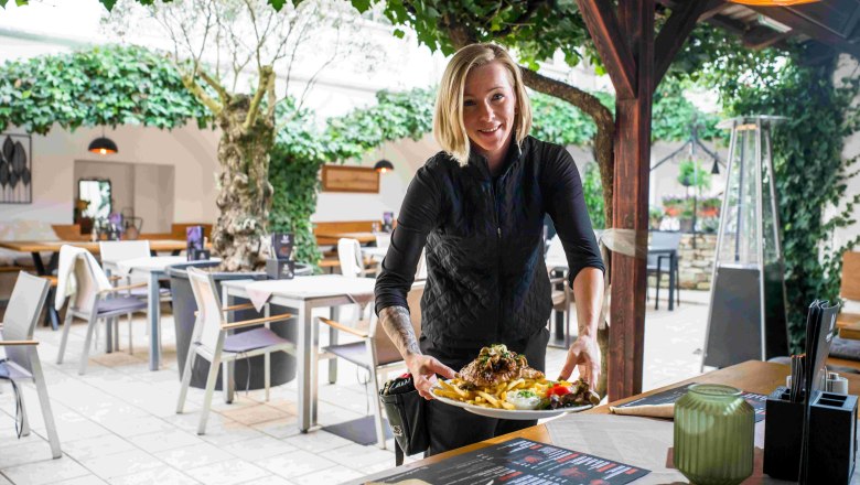 Perfect service at Maximahl, © Robert Herbst Perfect service at Maximahl, © Robert Herbst