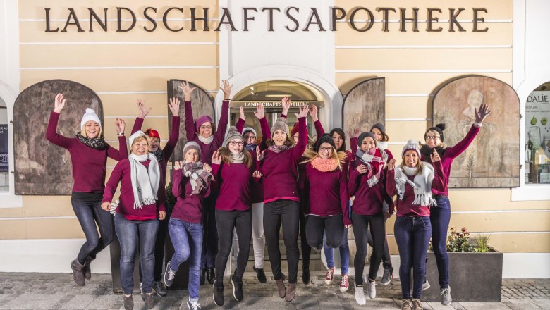 Entire team of the Landschaftsapotheke Melk, © Landschaftsapotheke Melk Entire team of the Landschaftsapotheke Melk, © Landschaftsapotheke Melk