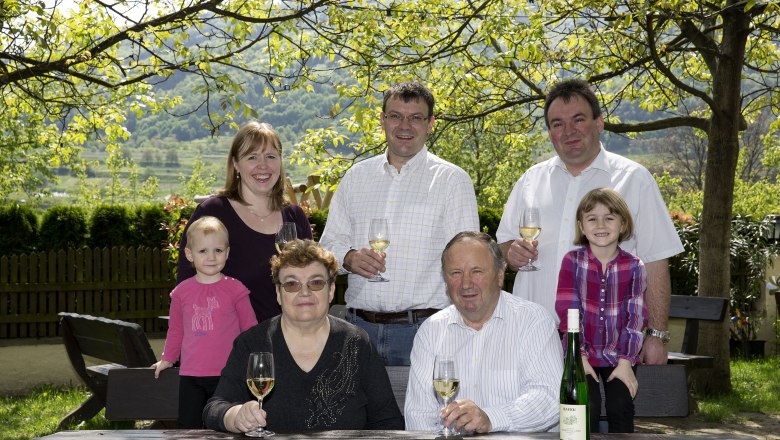 Family photo winery Bayer in the garden, © Monika Loeff Family photo winery Bayer in the garden, © Monika Loeff