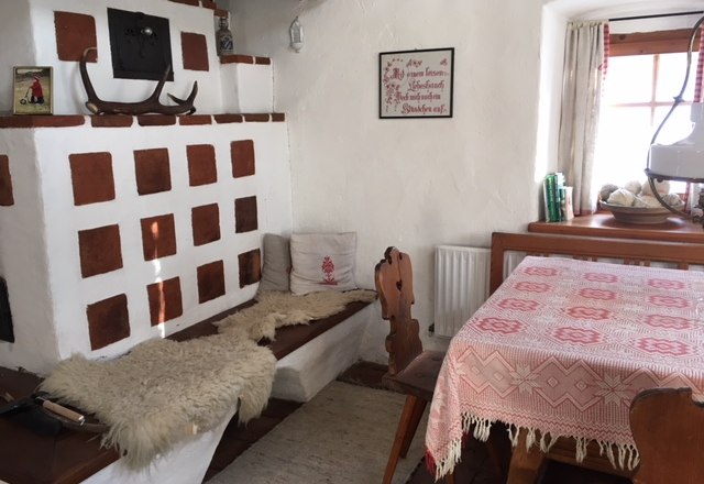 Dining room with tiled stove, © Katrin Karall-Semler Dining room with tiled stove, © Katrin Karall-Semler