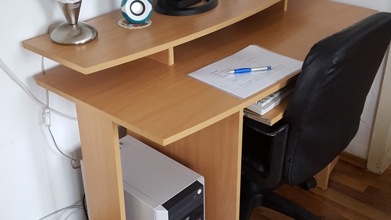 PC table, © Peter Schlager PC table, © Peter Schlager