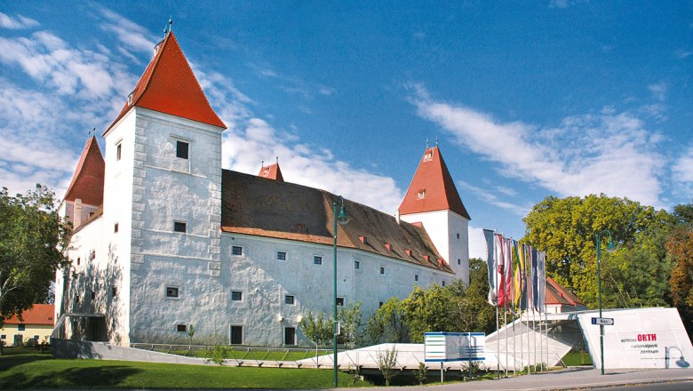 Donau-Auen National Park, Orth Castle on the Danube, © Kern Orth Castle with red roofs and flags in the foreground.