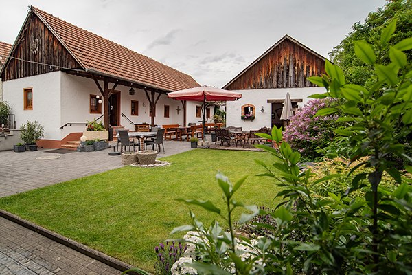 Kamleitner winery and wine tavern, © Weingut und Heuriger Kamleitner Kamleitner winery and wine tavern, © Weingut und Heuriger Kamleitner