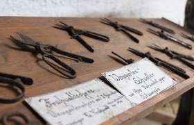Prellenkirchen Wine Museum, © Donau Niederösterreich, Barbara Elser Historic vineyard shears