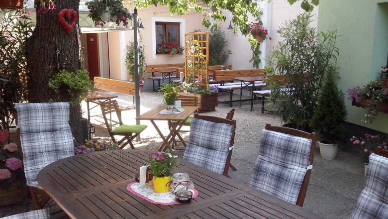 cozy guest garden, © Weinbau Fuchs cozy guest garden, © Weinbau Fuchs