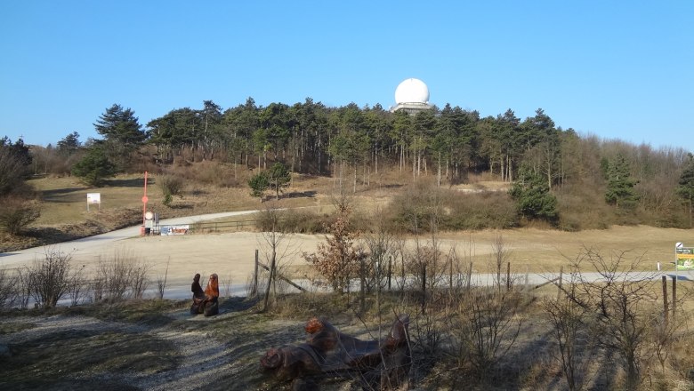 Bush hill, © Gemeinde Gnadendorf Landscape with hills, forest and radar dome on the Buschberg.